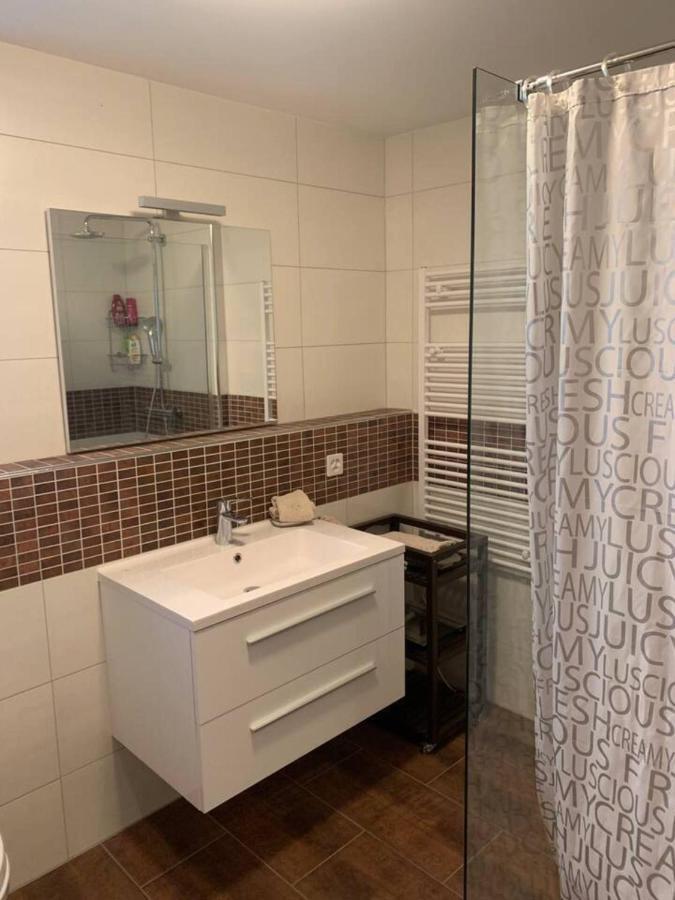 Charming 2-Bed Apartment In Arlesheim 15 Min Basel Kültér fotó